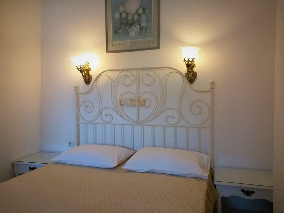 Bougainvillea Suites Kamari  Ngoại thất bức ảnh